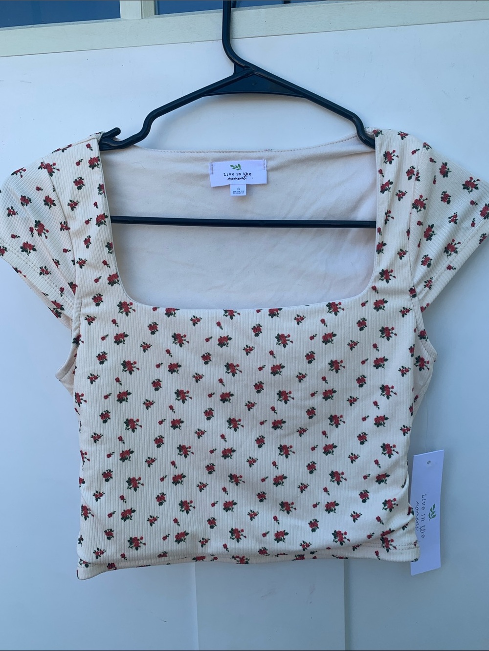 🆕- Rose 🌹  Printed Stylish Cream Crop Top